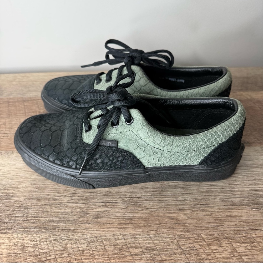 VANS Harry Potter Slytherin Laces Sneakers Black Green Snakeskin Pattern Sz 7.5 - Picture 2 of 12
